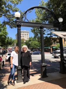 Sandra Derrick (BSHE ’76, MED ’80) and Anna Schermerhorn ‘20 pose at the UGA Arch